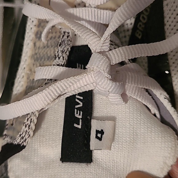 Brooks Levitate 4 Running Training Athletic Sneakers Wmn 9.5 Black White DNA AMP - Picture 9 of 16